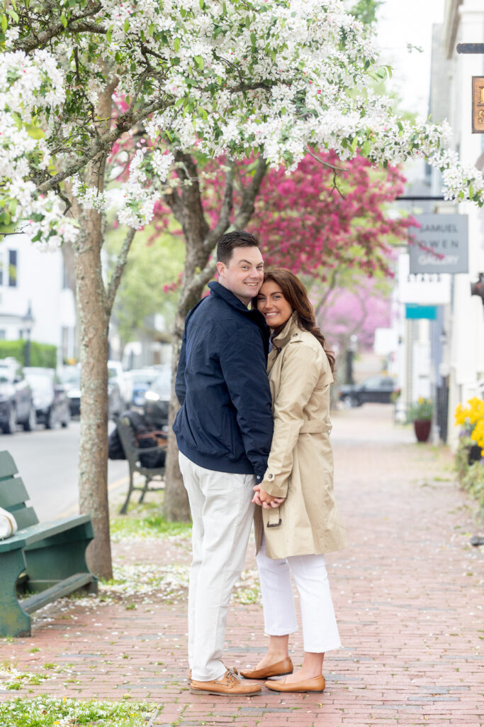 Couple has engagement pictures in Nantucket in the rain.